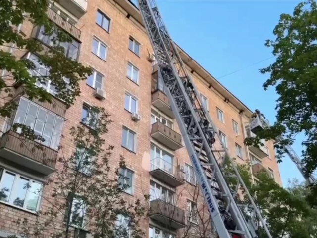 Открытое горение в жилом доме на юго-западе Москвы ликвидировано