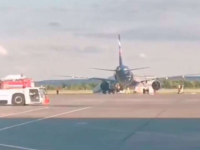Самолет Москва – Уфа совершил экстренную посадку в Самаре