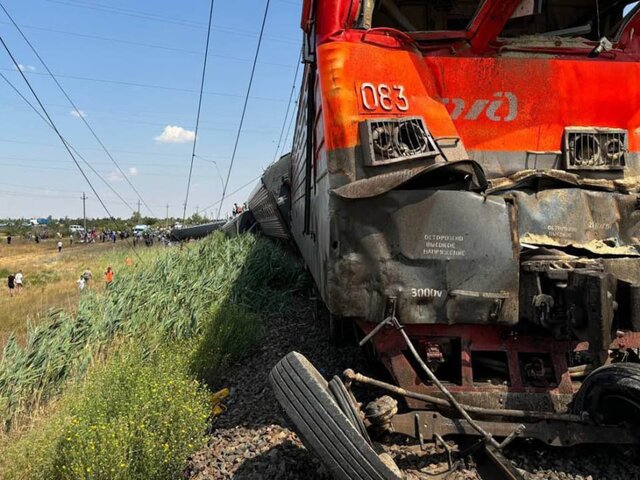 РЖД: водитель грузовика грубо нарушил ПДД, выехав на переезд перед поездом под Волгоградом