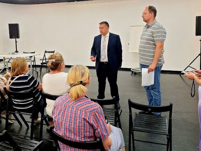 Петр Потапов обсудил с жителями ВАО транспортную доступность соцобъектов на улице Хромова