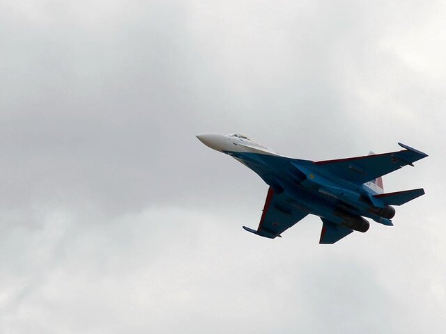 Су-27 был поднят в воздух над Черным морем из-за приближения британских истребителей