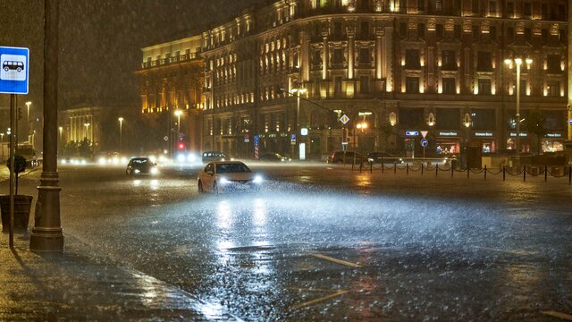 Секс в центре Москвы посреди улицы