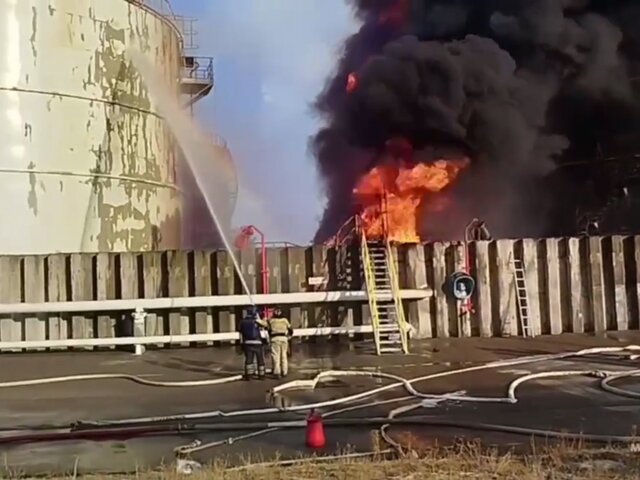 Площадь пожара на нефтебазе в Азове увеличилась до 6,3 тыс 