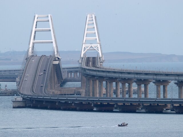 Движение авто восстановили на Крымском мосту