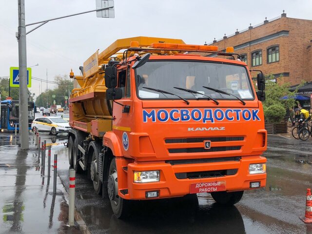 Сотни бригад Мосводостока ликвидируют последствия дождя в Москве