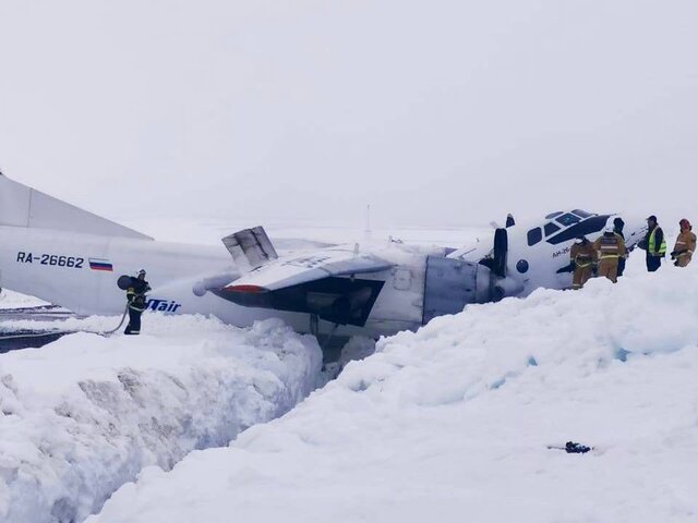 Самолет Ан-26 совершил жесткую посадку в ЯНАО