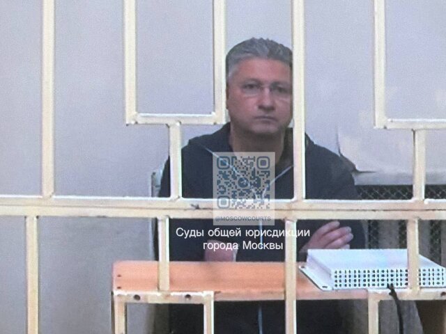 СК требует продлить арест замглавы Минобороны РФ Иванову по делу о взятке