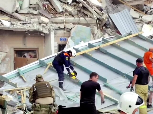 Тела двух человек извлекли из-под завалов подъезда дома в Шебекине