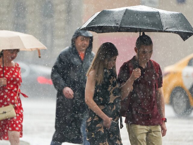 Синоптик Шувалов назвал причину дождливой недели в Москве