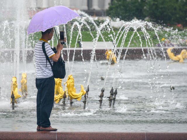 Теплая погода и небольшие дожди ожидаются в ближайшие дни в Москве