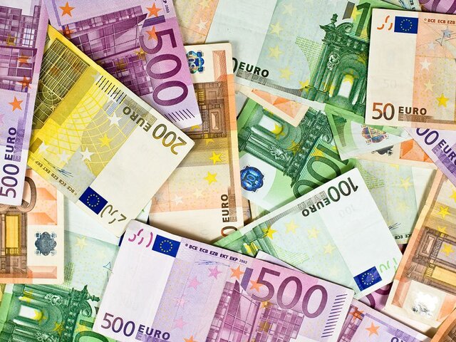 Курс евро на Мосбирже опускался ниже 96 рублей впервые с 30 января