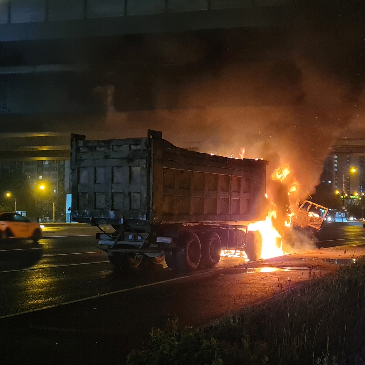 Грузовик загорелся на Каширском шоссе в Москве – Москва 24, 10.06.2024