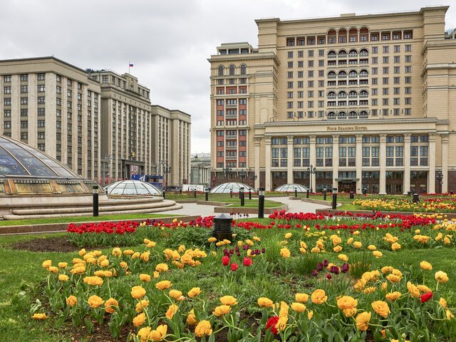 ФССП начала передачу гостиницы Four Seasons и галереи "Модный сезон" в собственность РФ