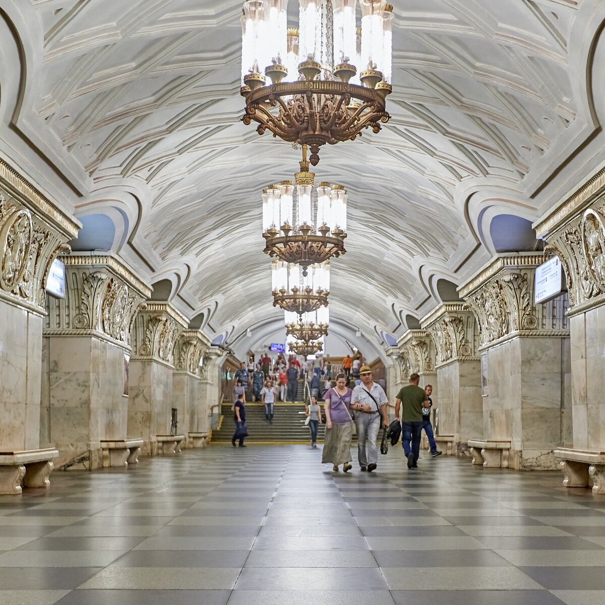 Вход на станции метро 