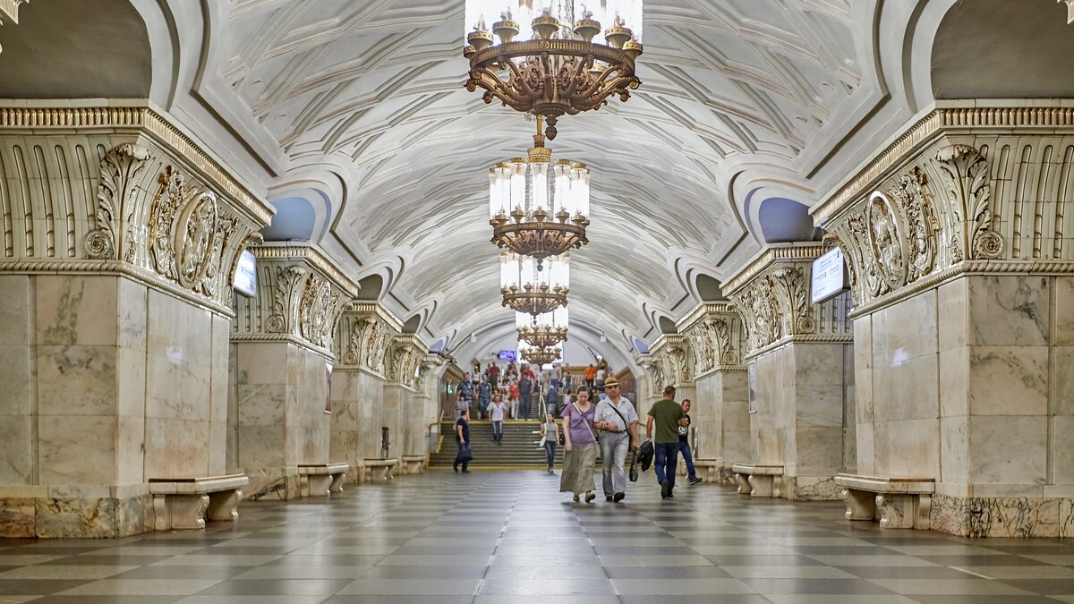 Вход на станции метро 