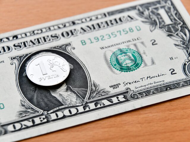 Экономист Остапкович: курс доллара вырастет в августе из-за закупок к Новому году