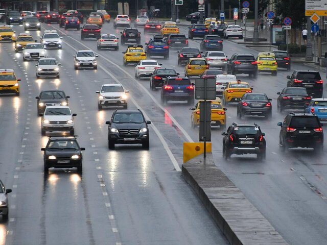 ЦОДД призвал водителей быть внимательнее на дорогах из-за непогоды в Москве