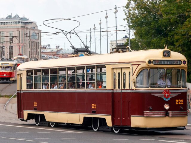 Почти 150 тысяч человек посетили парад ретротранспорта в Москве