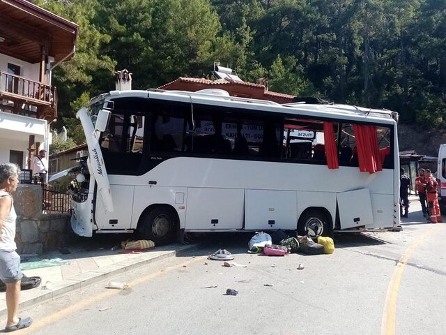 Два человека погибли в ДТП с туристическим автобусом в Турции