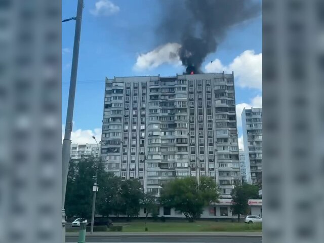 Битум горел на крыше жилого дома на Рублевском шоссе