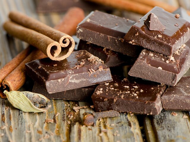 Диетолог Стародубова: горький шоколад снижает риск развития заболеваний сердца