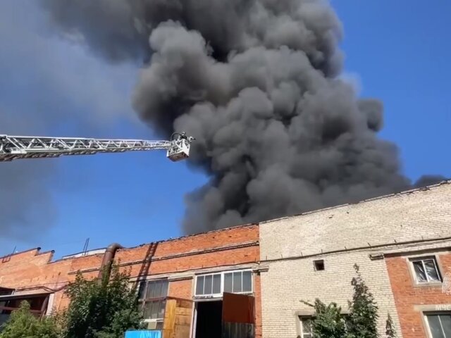 Пожар в цехе в Химках локализован на площади 3 тысячи кв метров