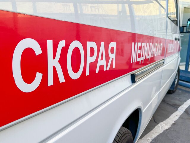 Экстренные службы госпитализируют пациента весом 200 кг на юге Москвы