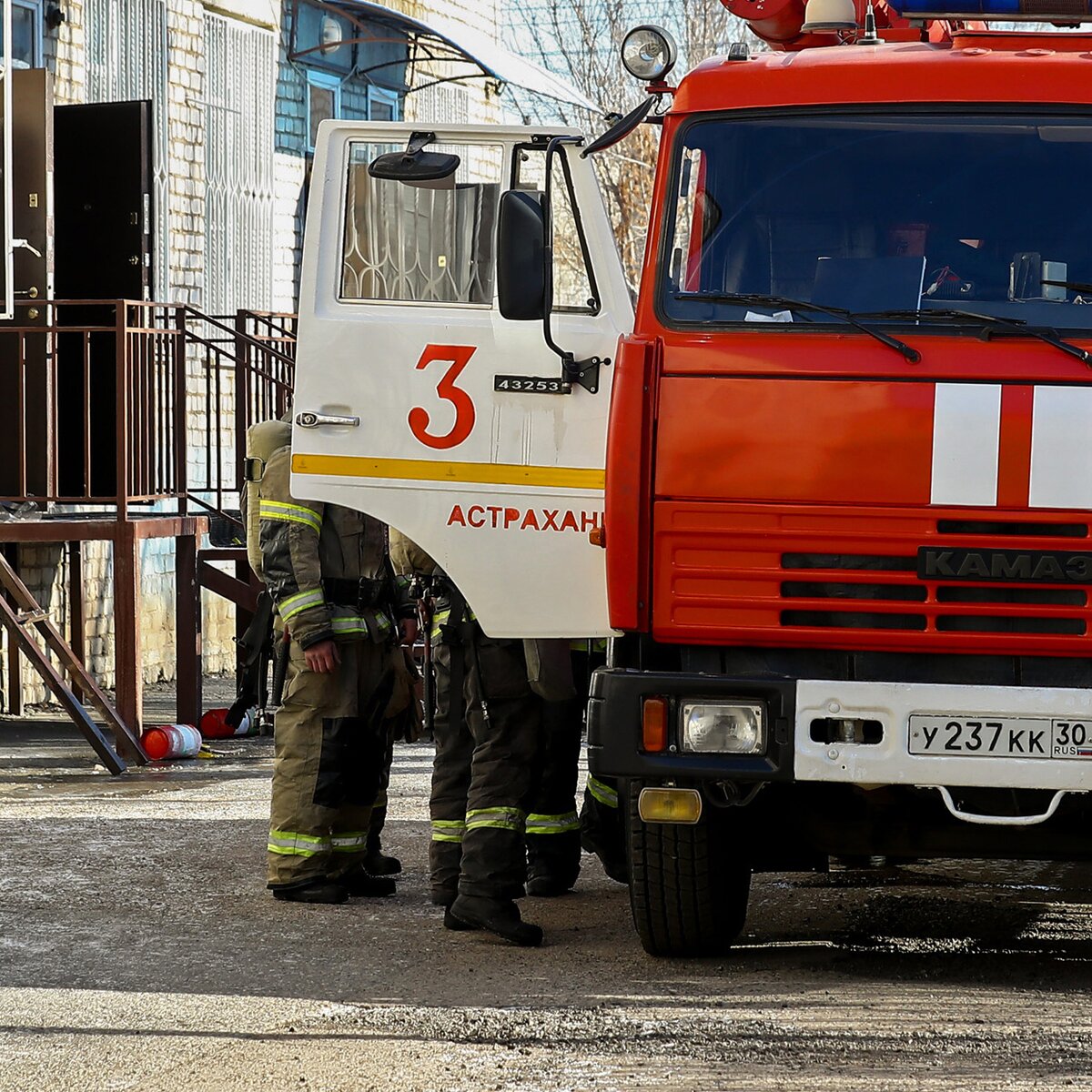 Спасатели ликвидируют возгорания после падения обломков БПЛА в Астраханской  области – Москва 24, 09.07.2024