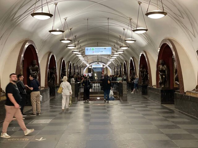 Уровень света был временно снижен на станциях метро 