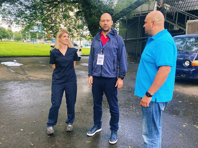 Максим Руднев взял под контроль решение вопроса запаркованности возле клиники в Люблине
