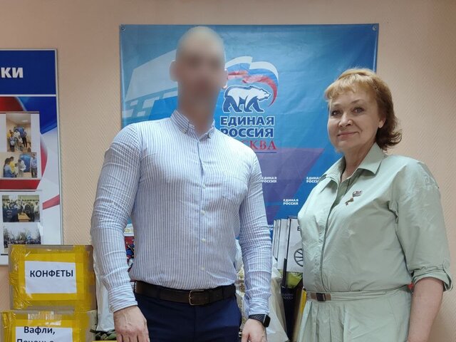 Депутат МГД Стебенкова передала бойцам СВО маскировочные сети и тепловизионные плащи