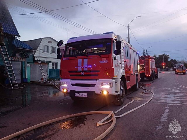 Пожарные ликвидировали открытое горение в сауне в Барнауле