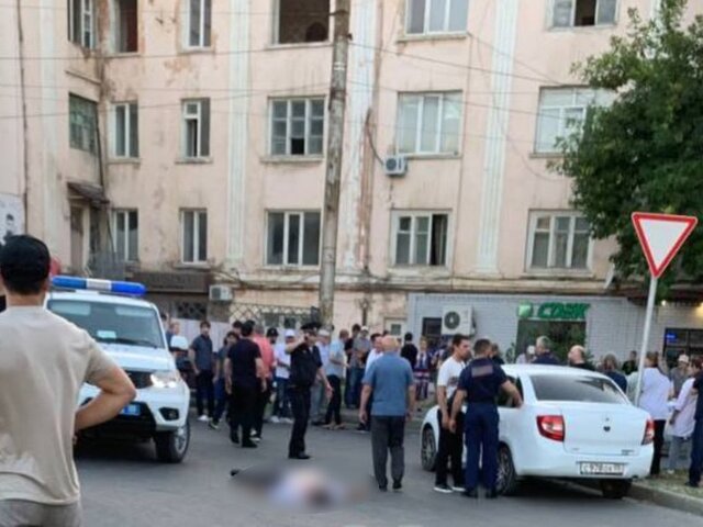 МВД Дагестана: один сотрудник полиции погиб в результате стрельбы в Махачкале