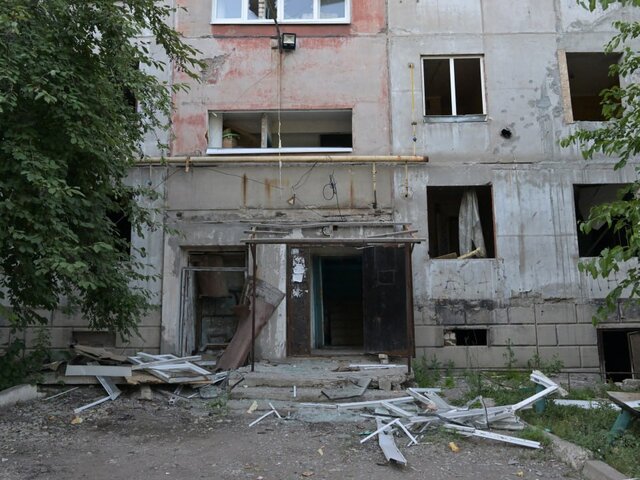 Три человека пострадали в результате удара ВСУ по дому в Первомайске в ЛНР