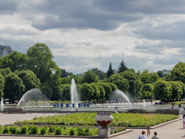 Парки в Москве возобновили работу после закрытия из-за непогоды