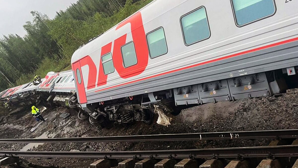 Поезд сошел с рельсов в Коми