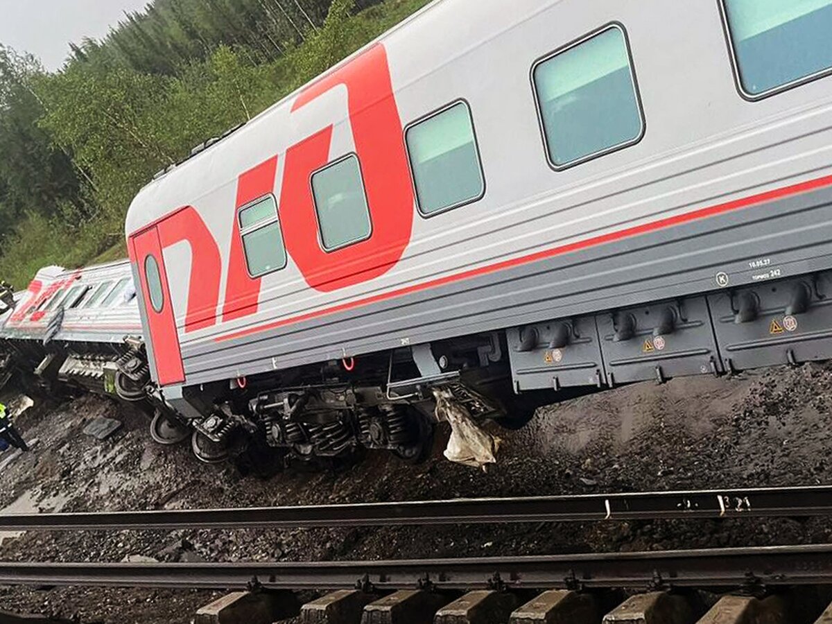 Поезд сошел с рельсов в Коми