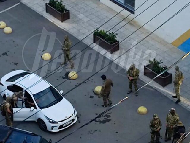 ТАСС: обыски проходят в школе единоборств имени Нурмагомедова в Дагестане