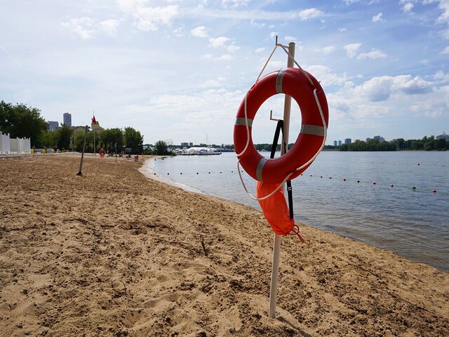 Роспотребнадзор запретил купание на двух пляжах Москвы
