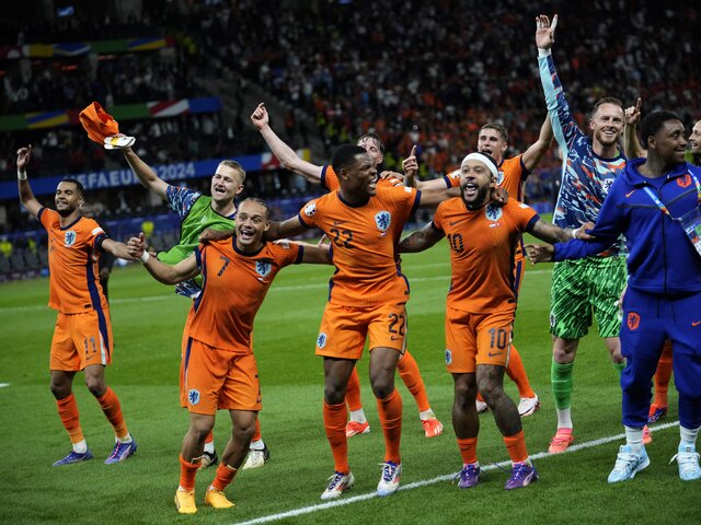 Сборная Нидерландов прошла в полуфинал чемпионата Европы по футболу