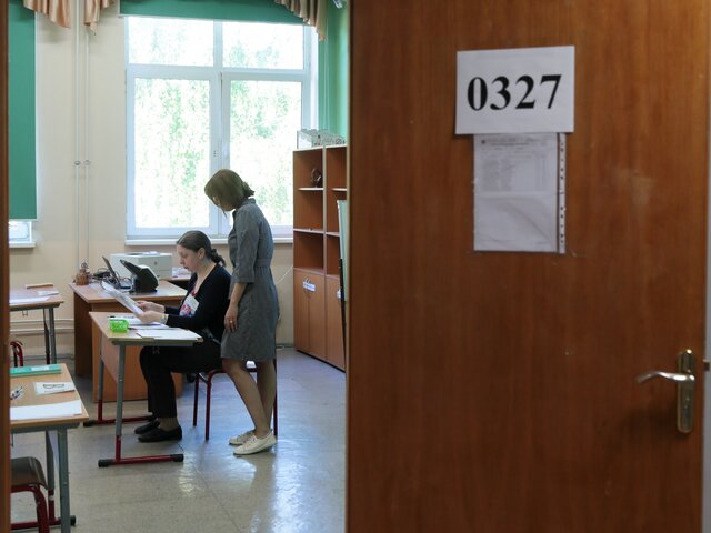 Более 10 тысяч московских школьников решили пересдать ЕГЭ в резервные дни
