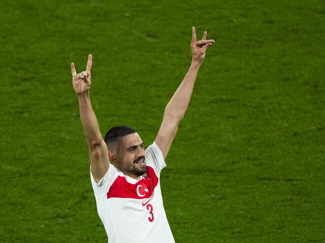 МИД Турции назвал неприемлемой реакцию УЕФА на жест футболиста Демирала
