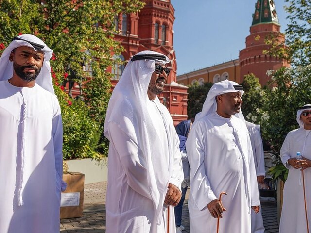 Участники Дней культуры ОАЭ в Москве посоветовали носить легкую одежду в жару