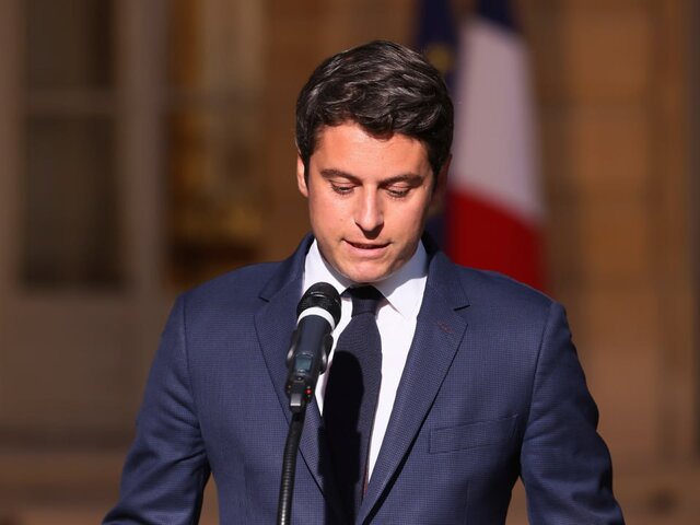 Премьер-министр Франции Атталь заявил, что покинет свой пост