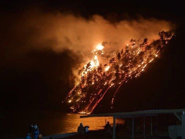 Базы отдыха эвакуируют из-за пожара в Туапсинском районе Краснодарского края