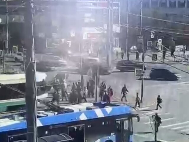 Трамвай сбил трех пешеходов в Санкт-Петербурге