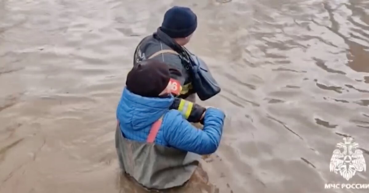 Число эвакуированных из-за паводка в Оренбуржье увеличилось до 7,7 тысячи