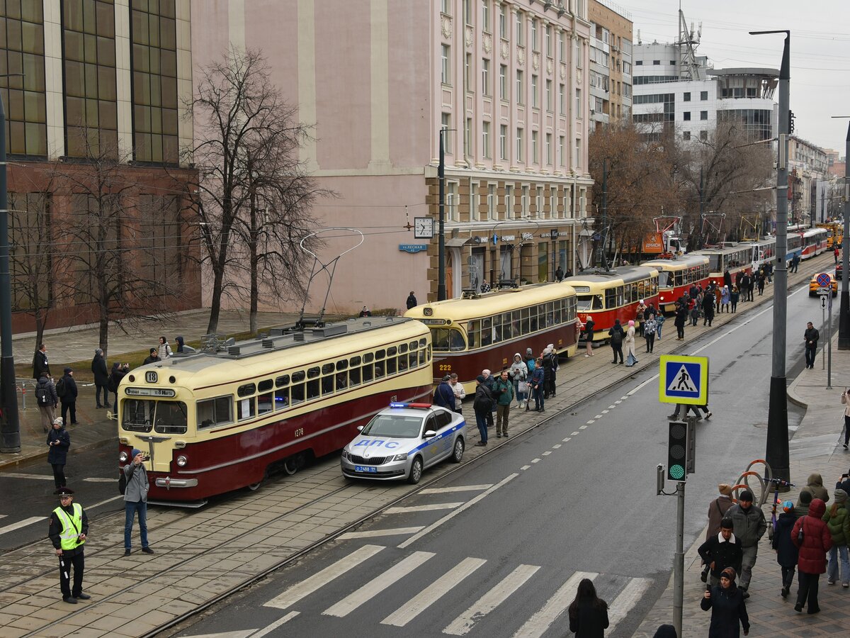 Историческая колонна выехала к месту проведения парада трамваев в Москве –  Москва 24, 06.04.2024