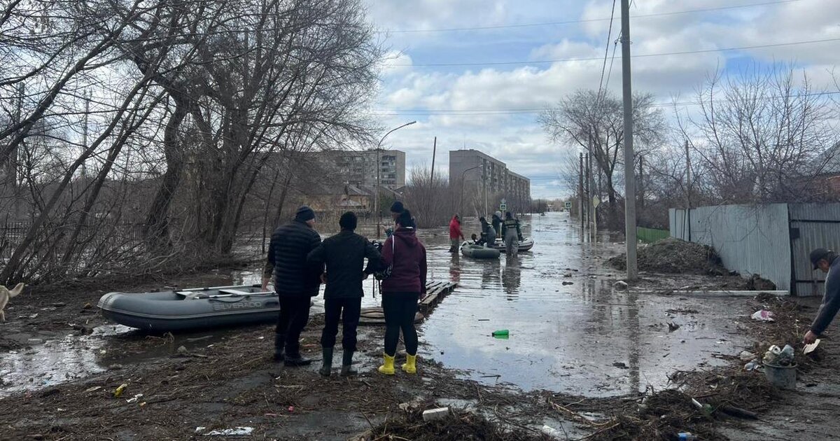 Новую дамбу построят в затопленном Орске