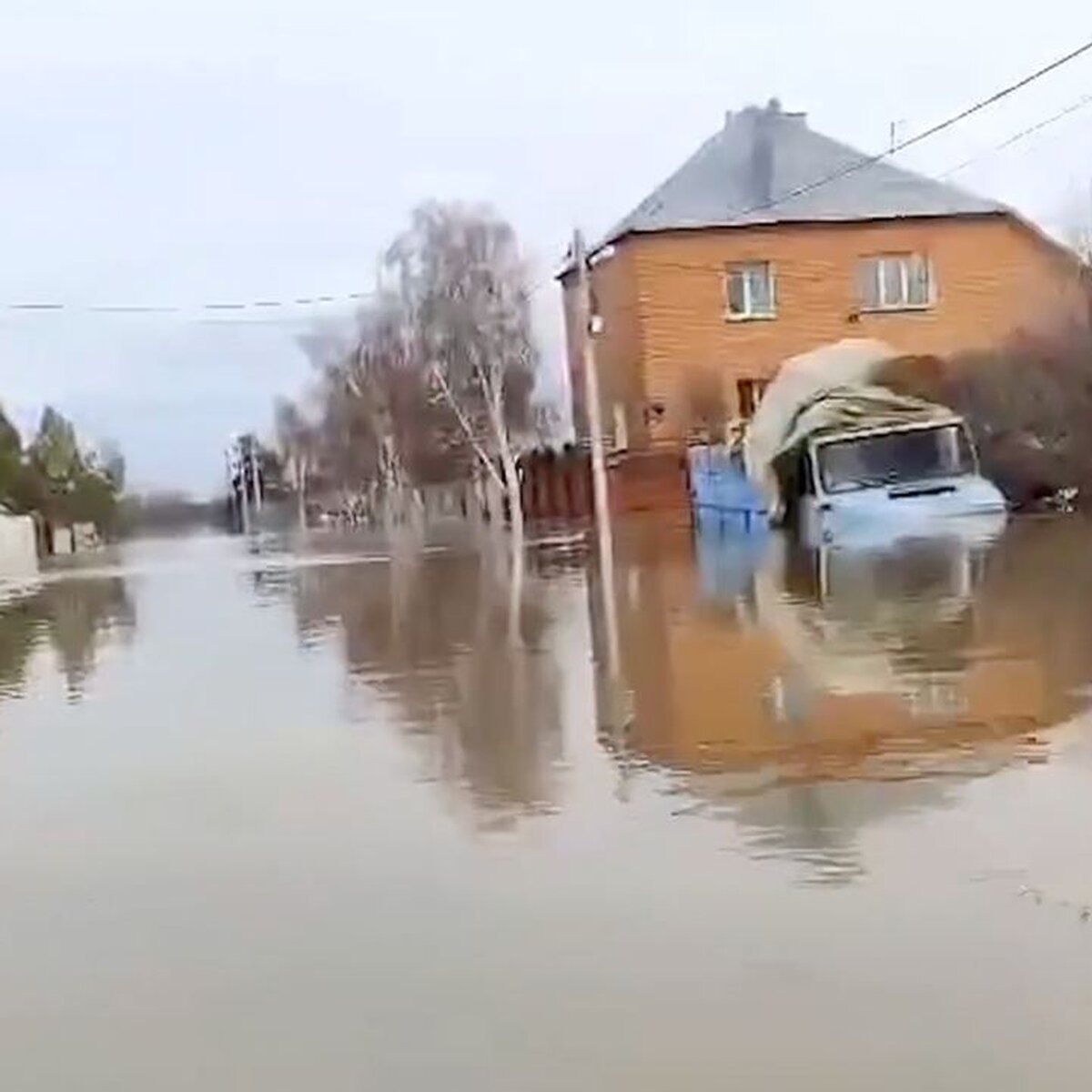 Очередной прорыв дамбы в Орске произошел близ поселка Лесоторгового –  Москва 24, 08.04.2024